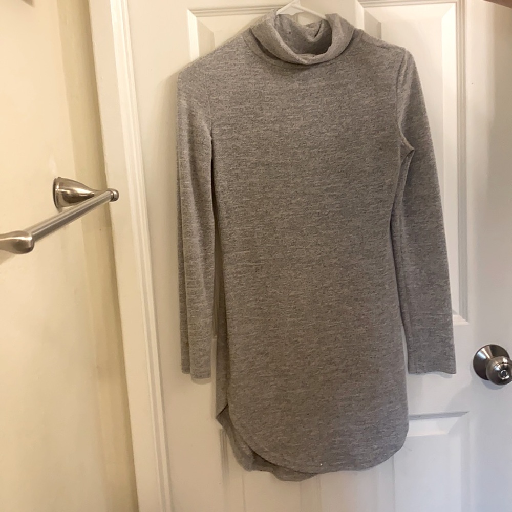 Size small grey forever 21 dress perfect for fall/ winter time.
